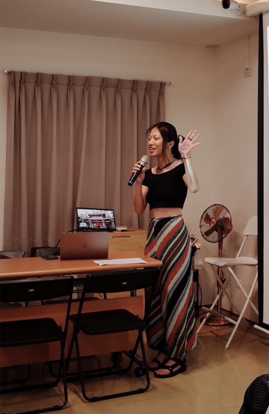 Helen 站上舞台，分享人生故事